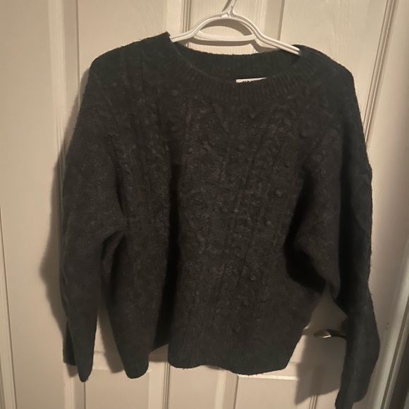 Old navy cable knit sweater - Picture 2 of 3